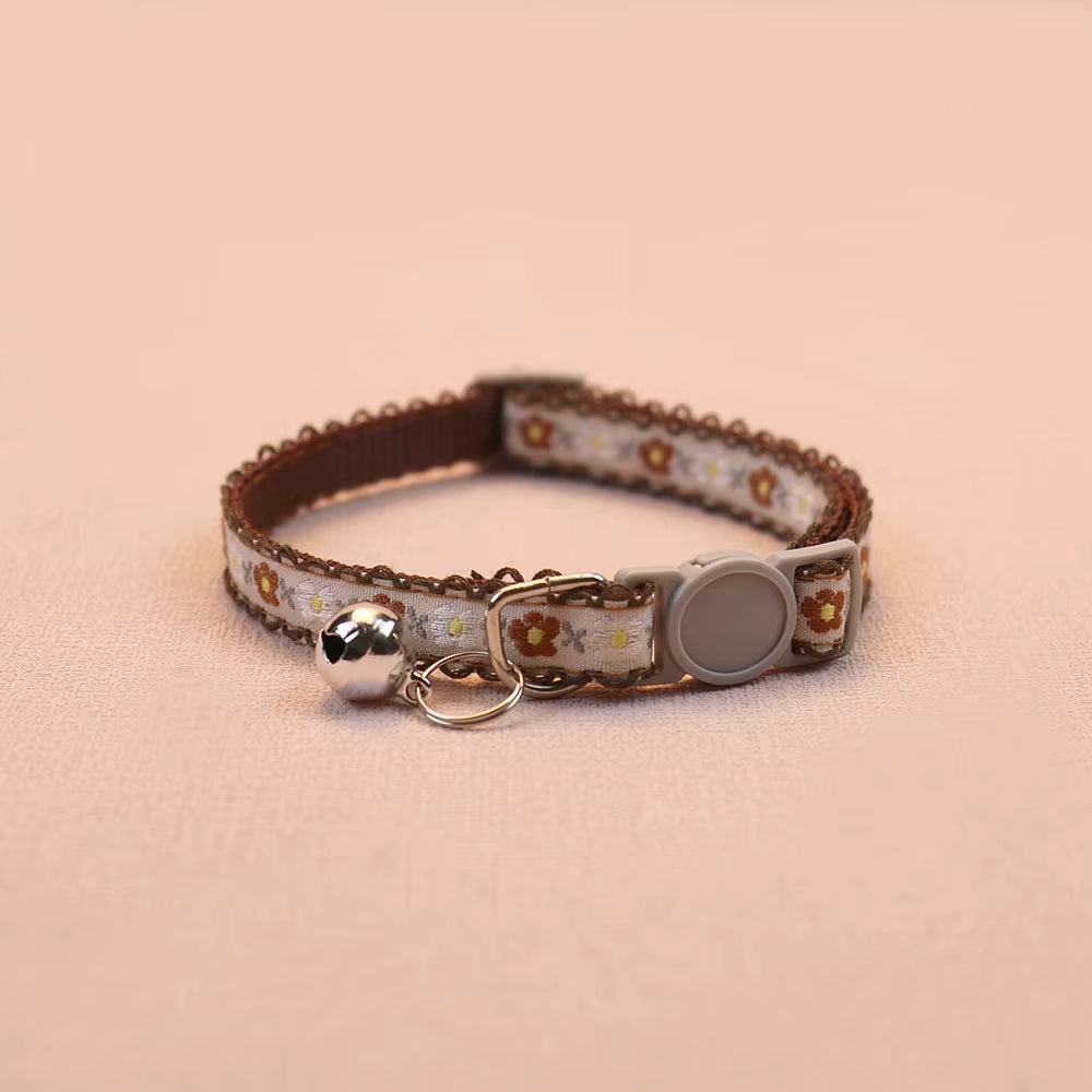 MeowBloom Hand-Knitted Flower Cat Collar with Bell – Colorful Retro Style